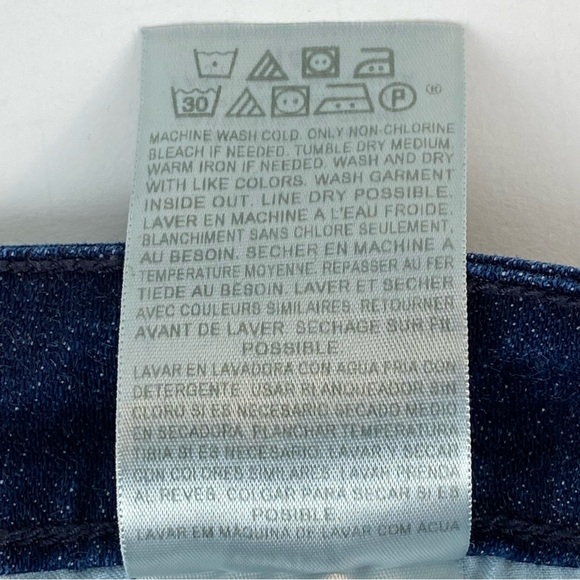 Levi's San Francisco Blue Denim Demi Curve Classic Bermuda Women Shorts S14/32 - Picture 10 of 10